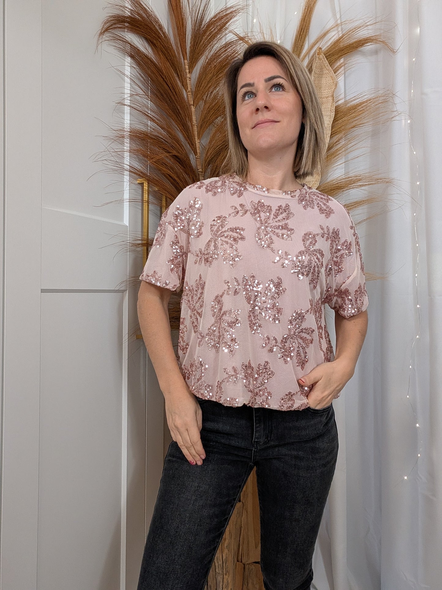 Top brodé fleur en sequins