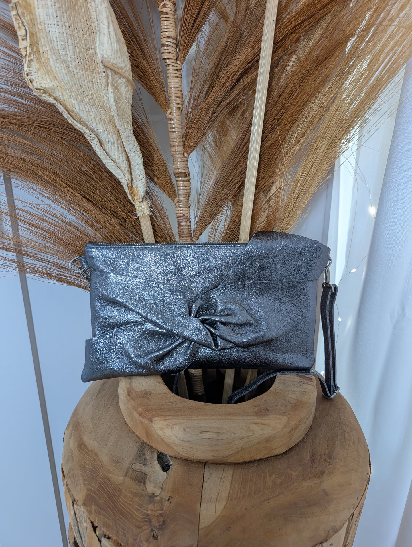 Sac pochette cuir irisé gris foncé