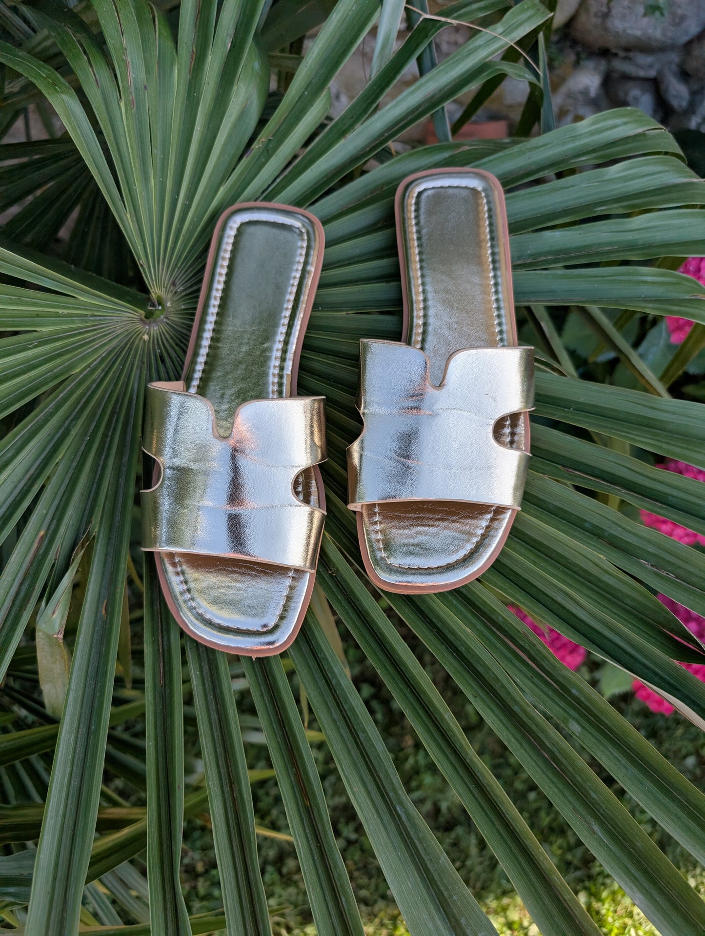 Sandales plates dorée