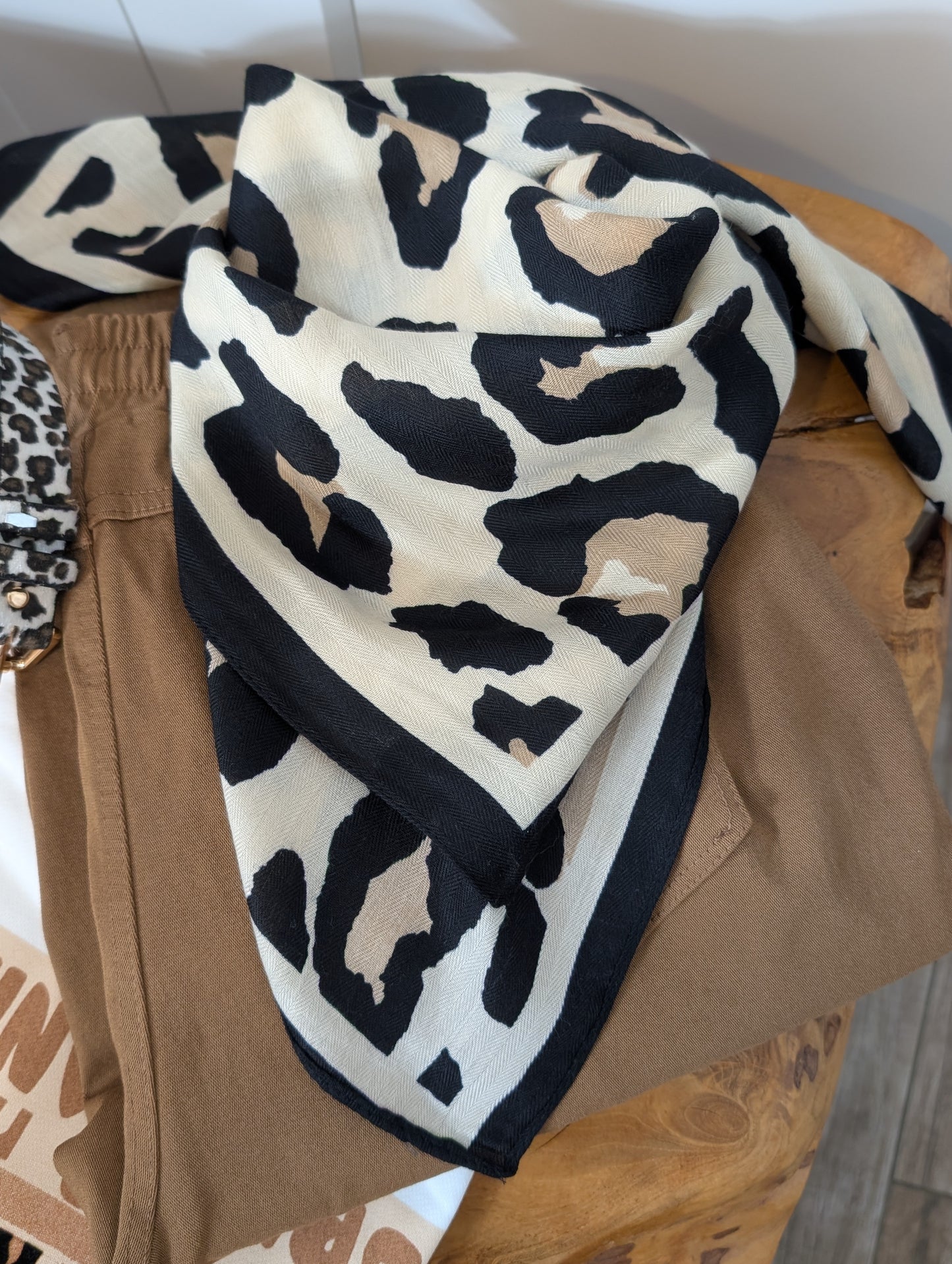 Foulard Léopard blanc