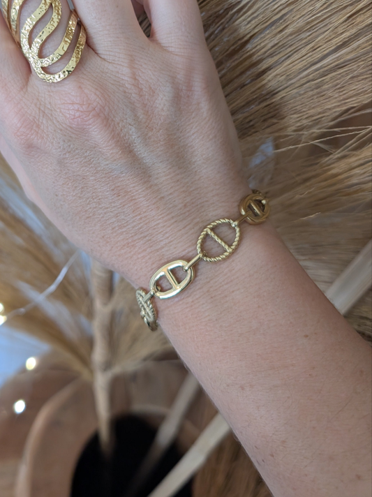 Bracelet en acier inoxydable intemporel doré