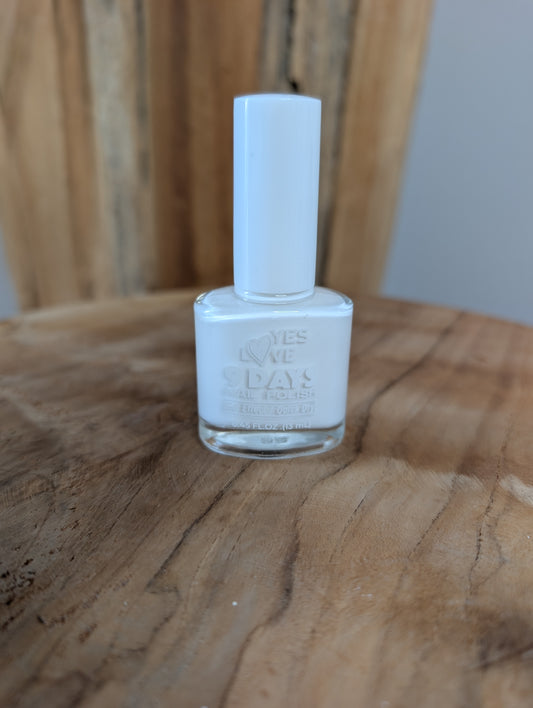 Vernis à ongle blanc