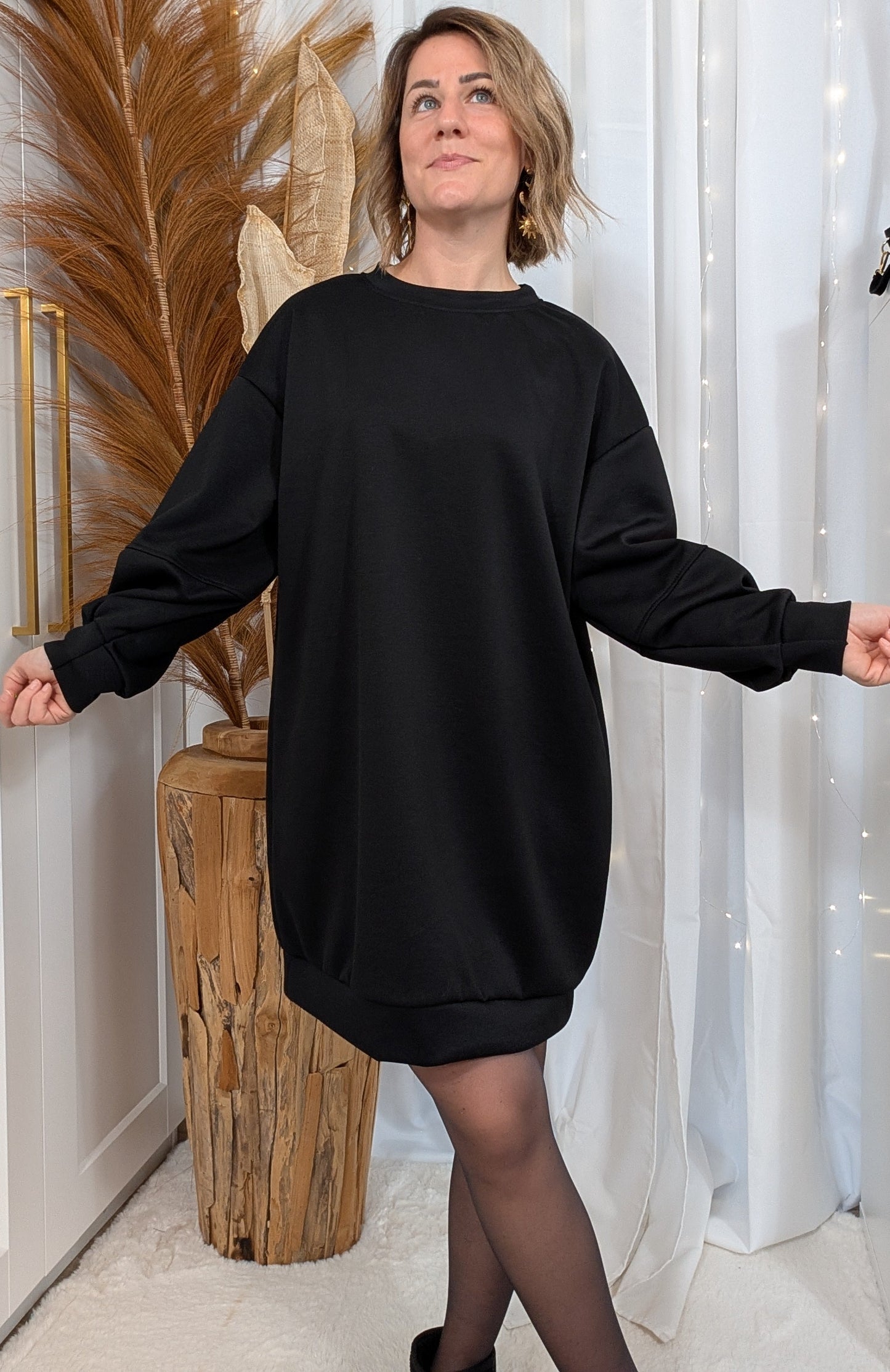 Robe jogging noire, stickers rose