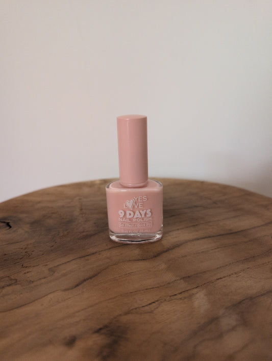 Vernis à ongle nude rosé