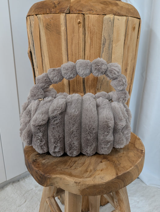 Sac en fourure rayé avec chaine taupe