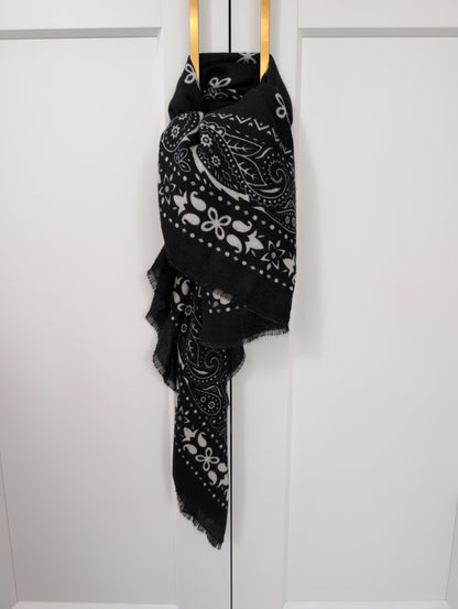 Foulard carrée noir bandana