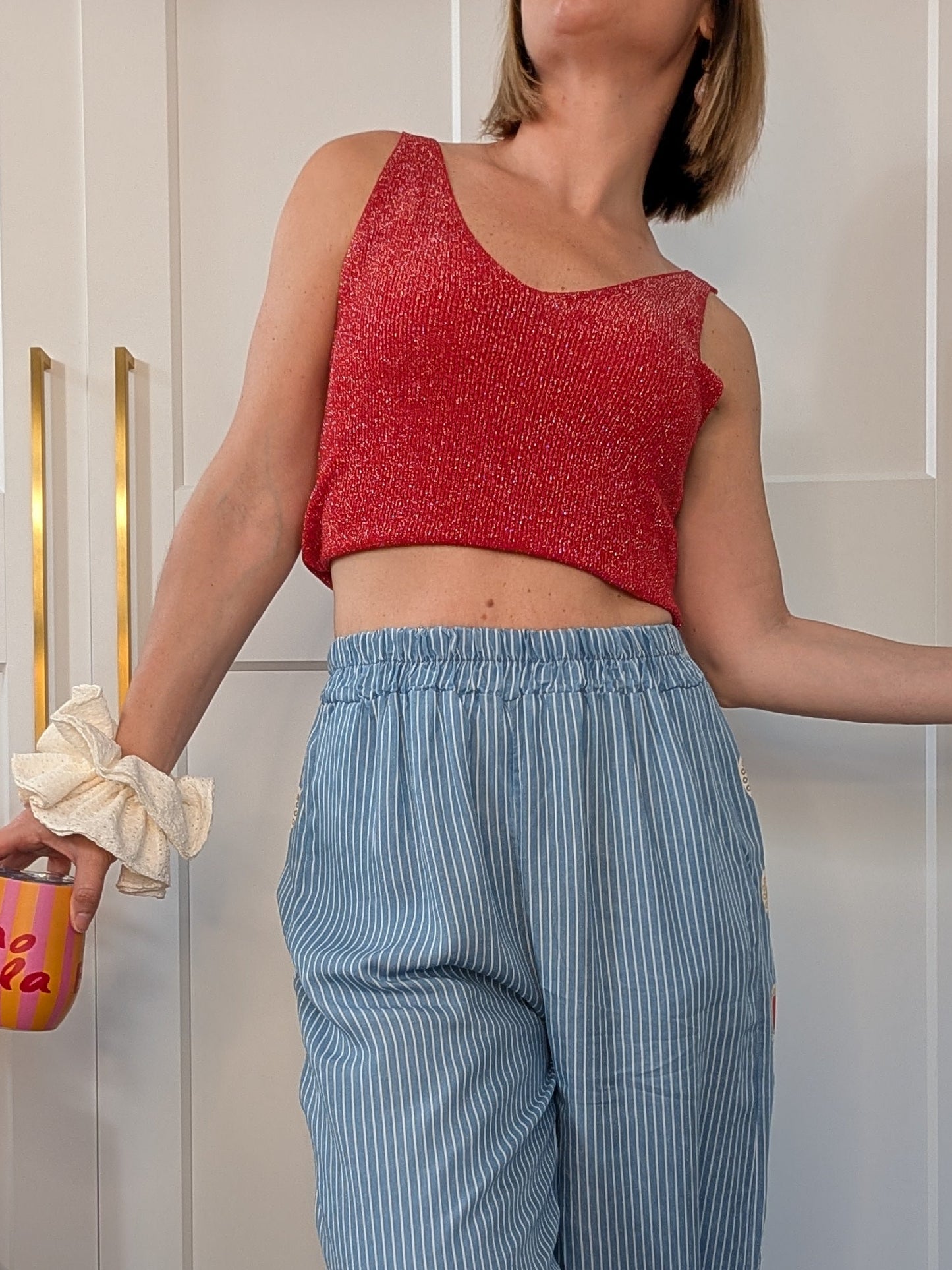 Top brillant rouge - La pièce qui brille au quotidien