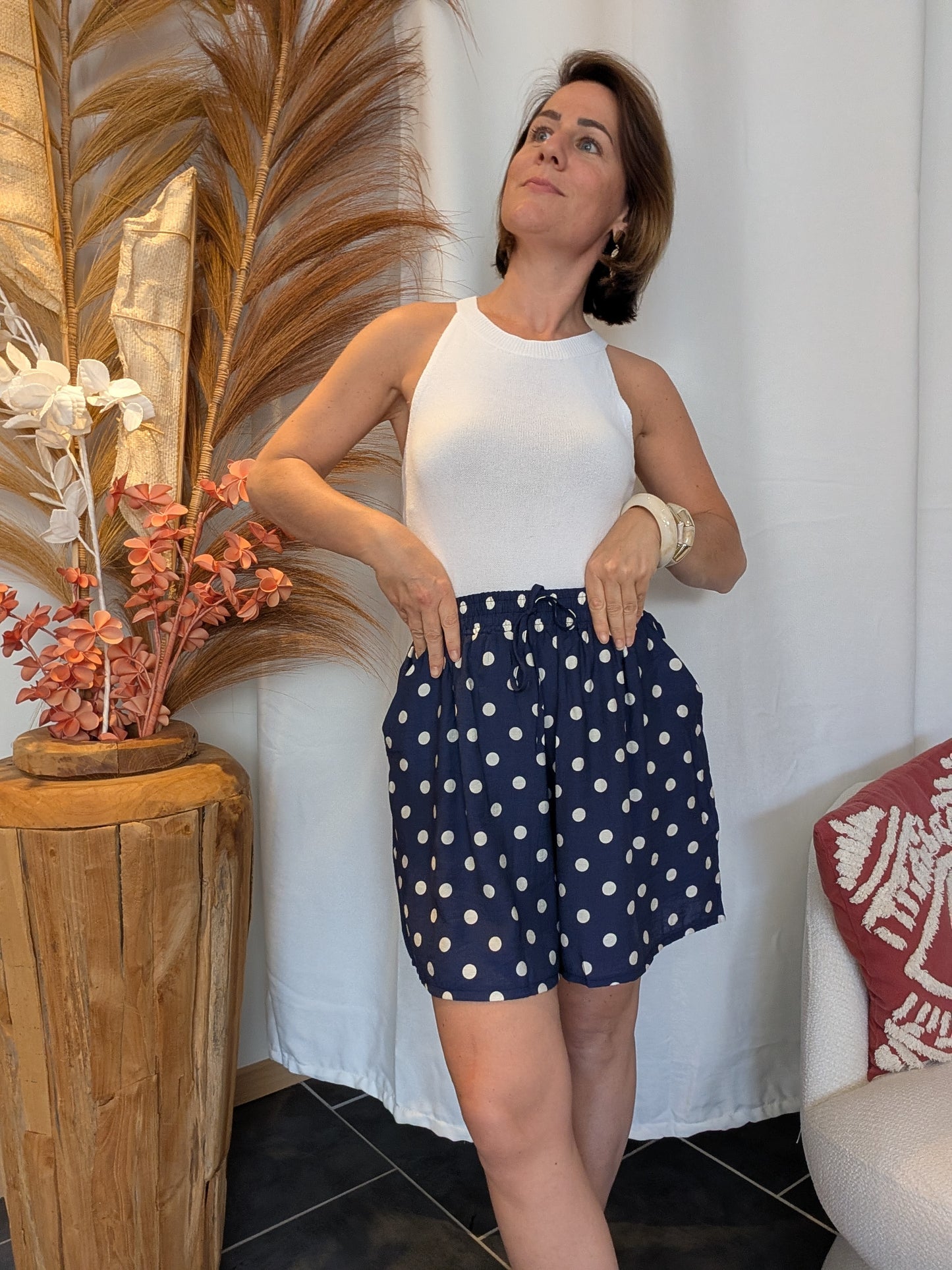 Short à pois bleu marine
