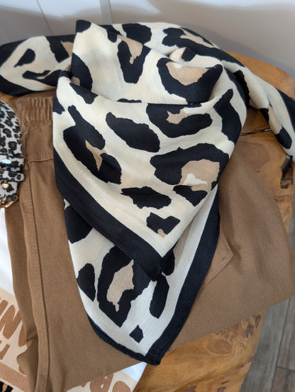 Foulard Léopard blanc