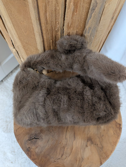 Sac en fourure marron foncé