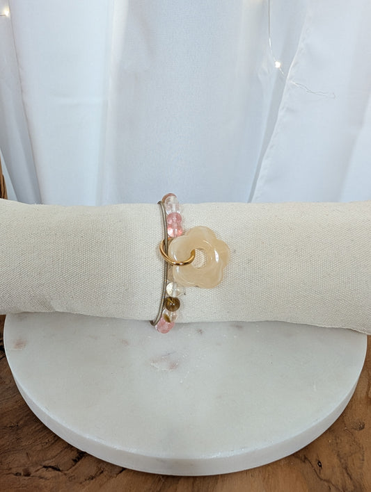 Bracelet élastique perles et fleur blanc