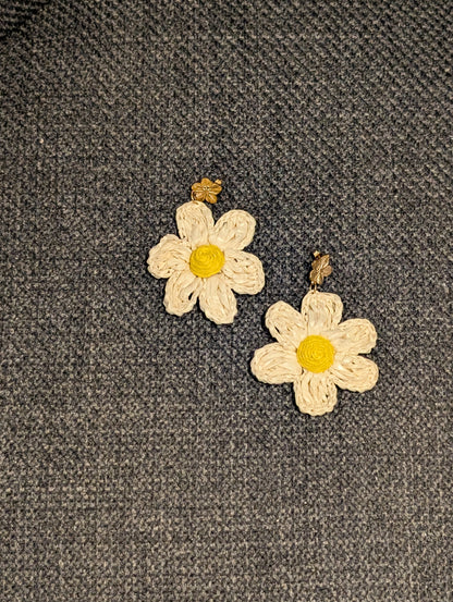 Boucles d'oreilles Fleur beige