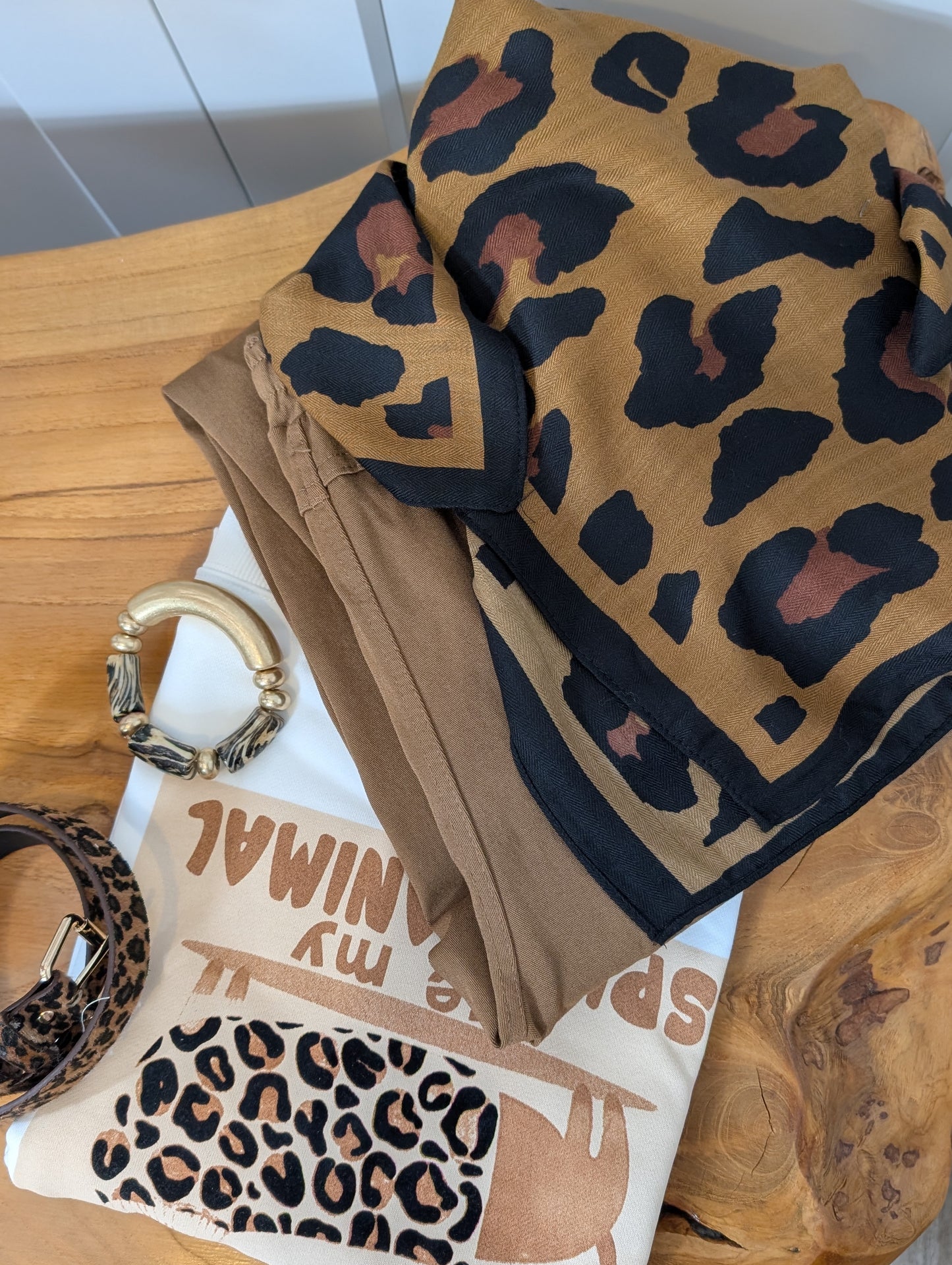 Foulard Léopard camel