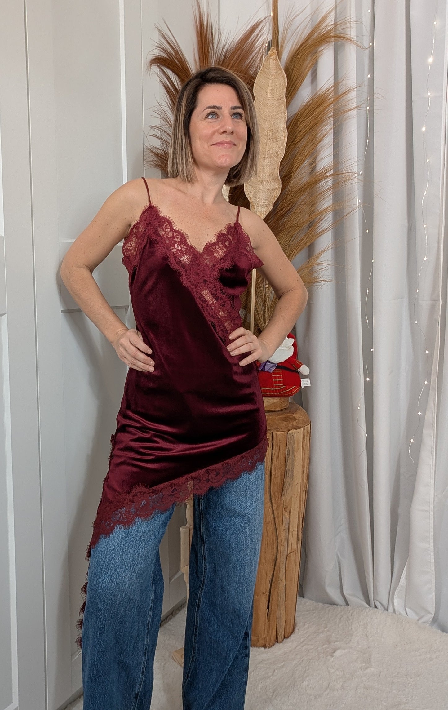 Top à bretelle asymétrique velours bordeaux